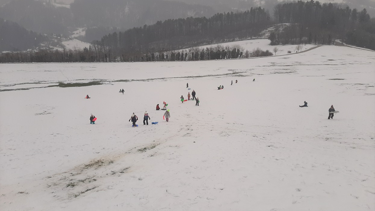 Veselje drugošolcev na snegu