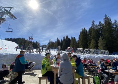 Smučanje sedmošolcev in osmošolcev na Rogli