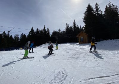 Smučanje sedmošolcev in osmošolcev na Rogli