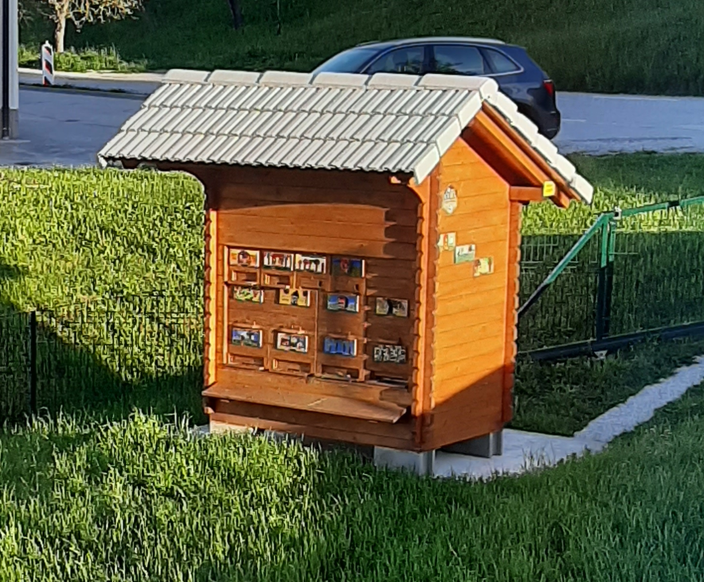 Čebelnjak na PŠ Podkum Čebelnjak na PŠ Podkum