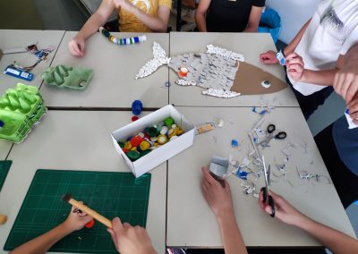Trash art pri urah izbirnega predmeta likovno snovanje