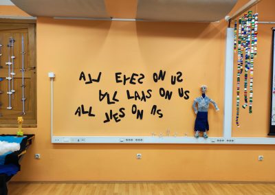 Trash art pri urah izbirnega predmeta likovno snovanje