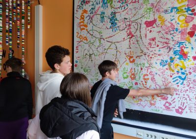 Trash art pri urah izbirnega predmeta likovno snovanje