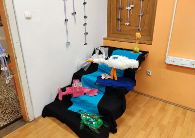 Trash art pri urah izbirnega predmeta likovno snovanje