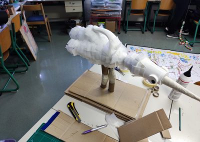 Trash art pri urah izbirnega predmeta likovno snovanje