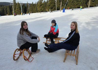 Sprehod med krošnjami in sankanje – zimski športni dan v 8. in 9. razredu